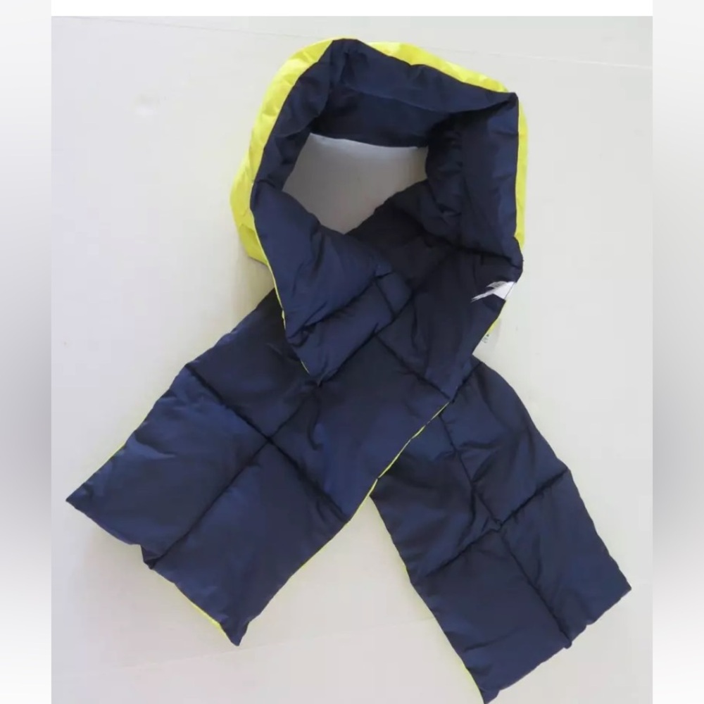 NWOT Aerie Offline Navy Yellow Pull Through Puffer Scarf